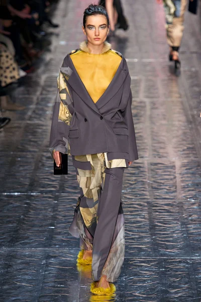 Look 36